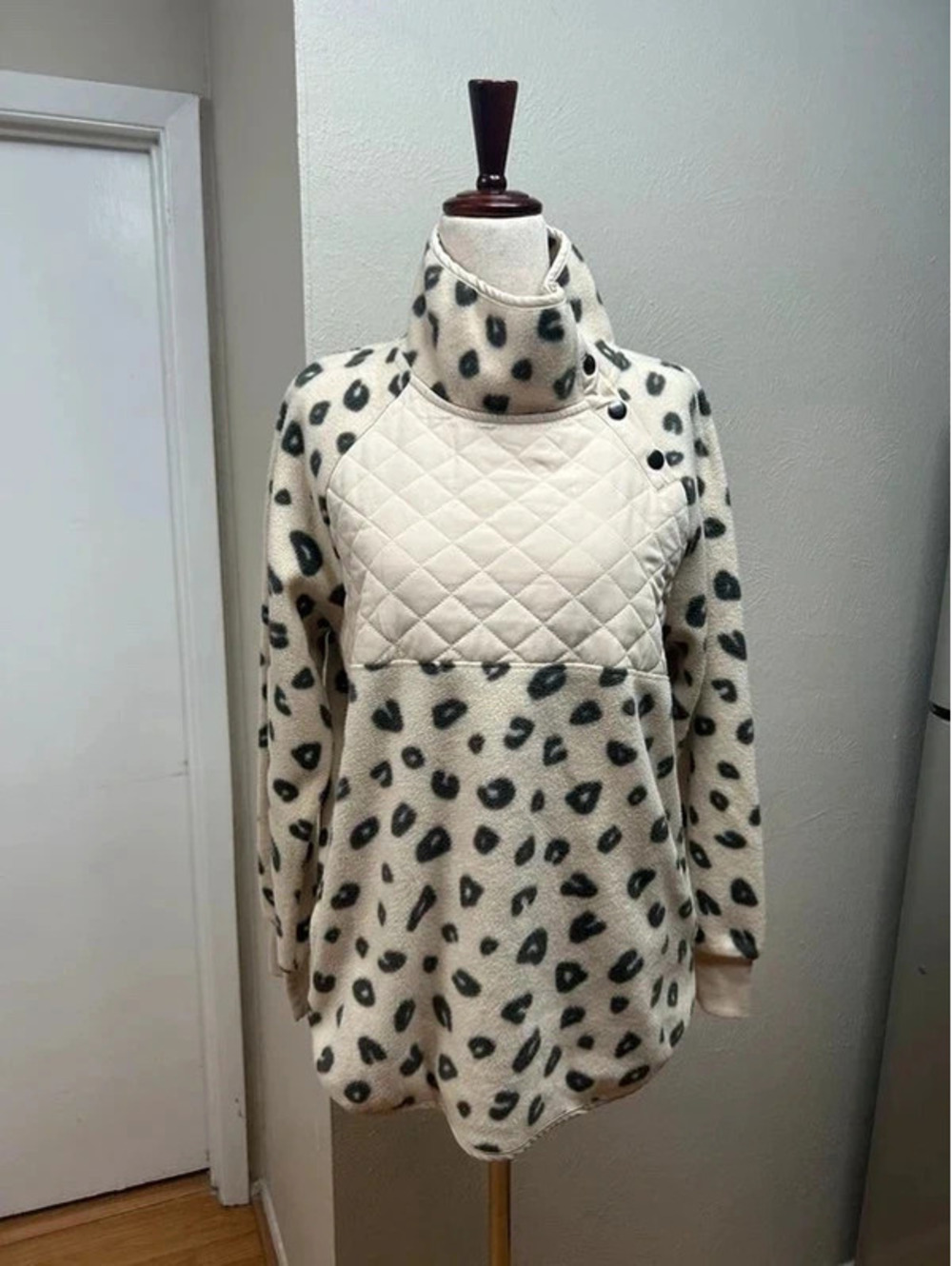 1/4 Button down Neck Leopard Cheetah Fleece Pullover